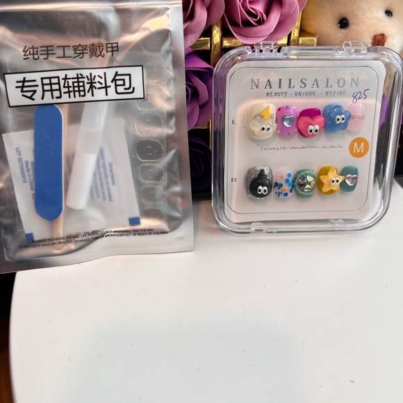 press on nail —M - Picture 6 of 6